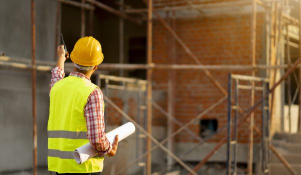 rear-view-man-working-construction-site (1)